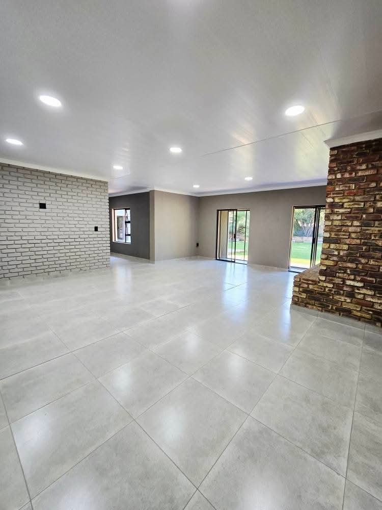 5 Bedroom Property for Sale in Irene Park North West